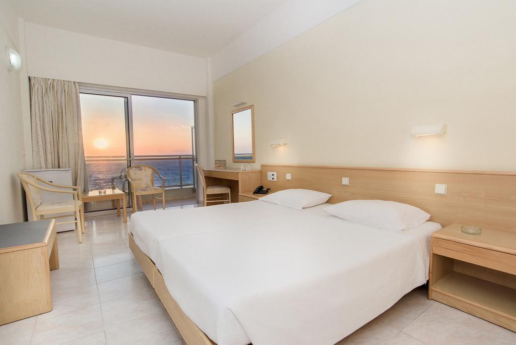 Riviera Hotell 4*